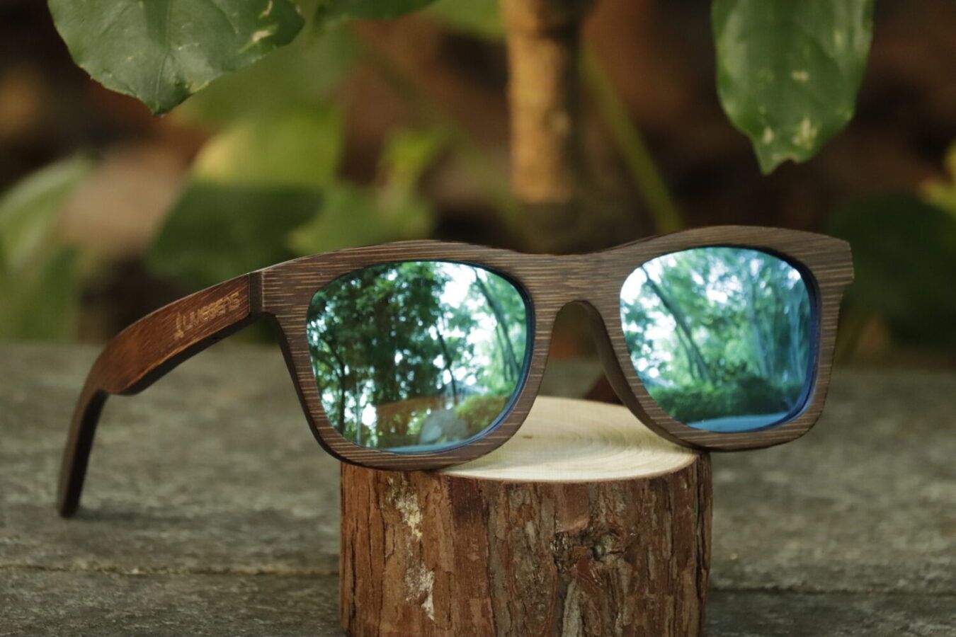 gafas de sol de madera de bambú polarizadas Livegens Sea Blue sostenibles inspiradas en el mar