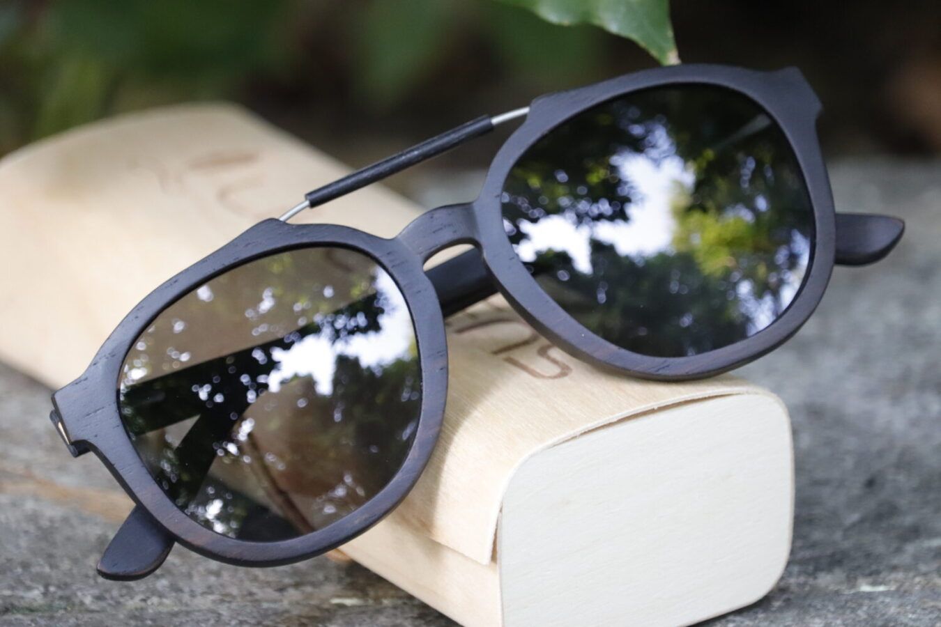 Gafas de sol de madera de sandalo. Elegantes, sostenibles y con carácter