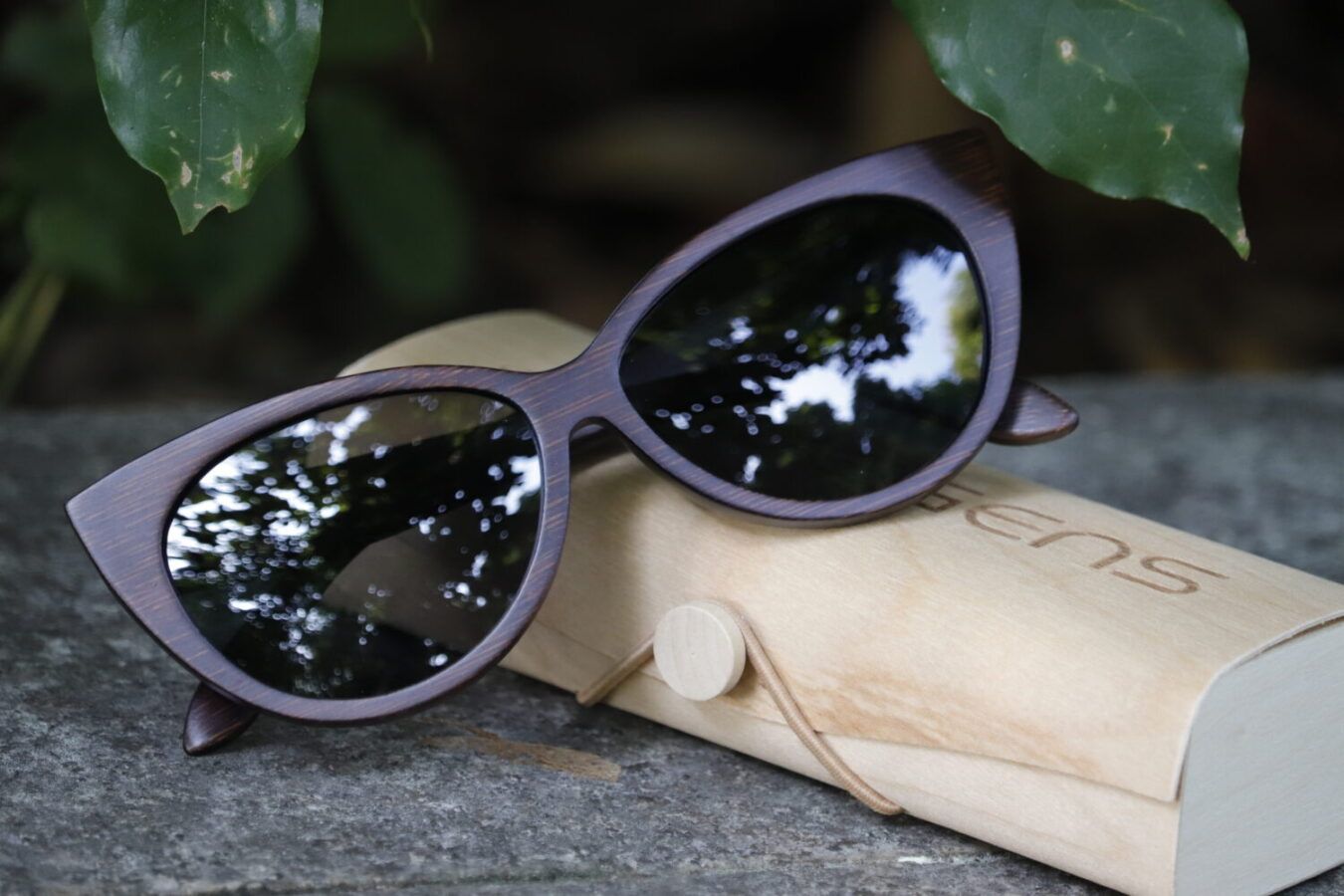 Gafas de sol de bambú para mujer. Estilo felino. Elegantes y sostenibles