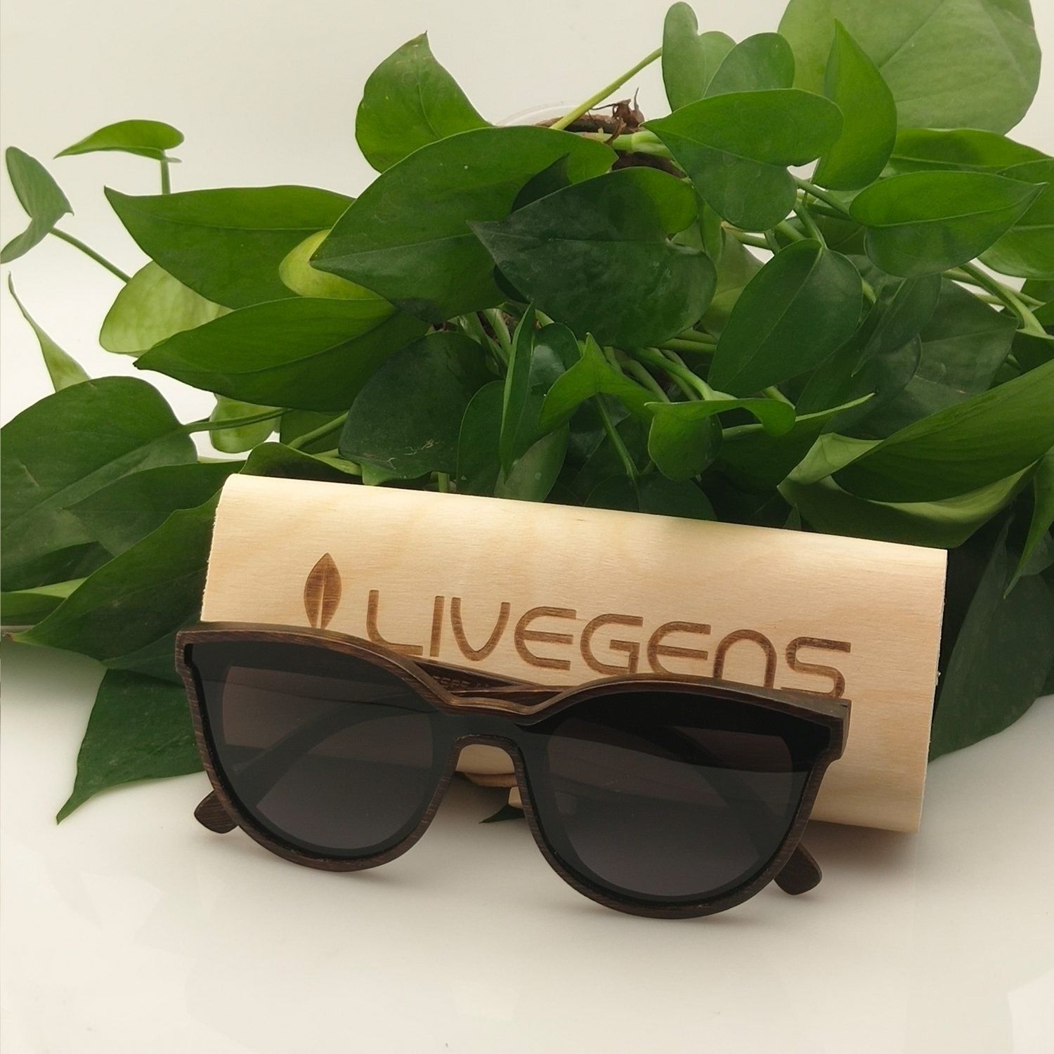 gafas de sol de madera Livegens Moonlight oscuras sostenibles