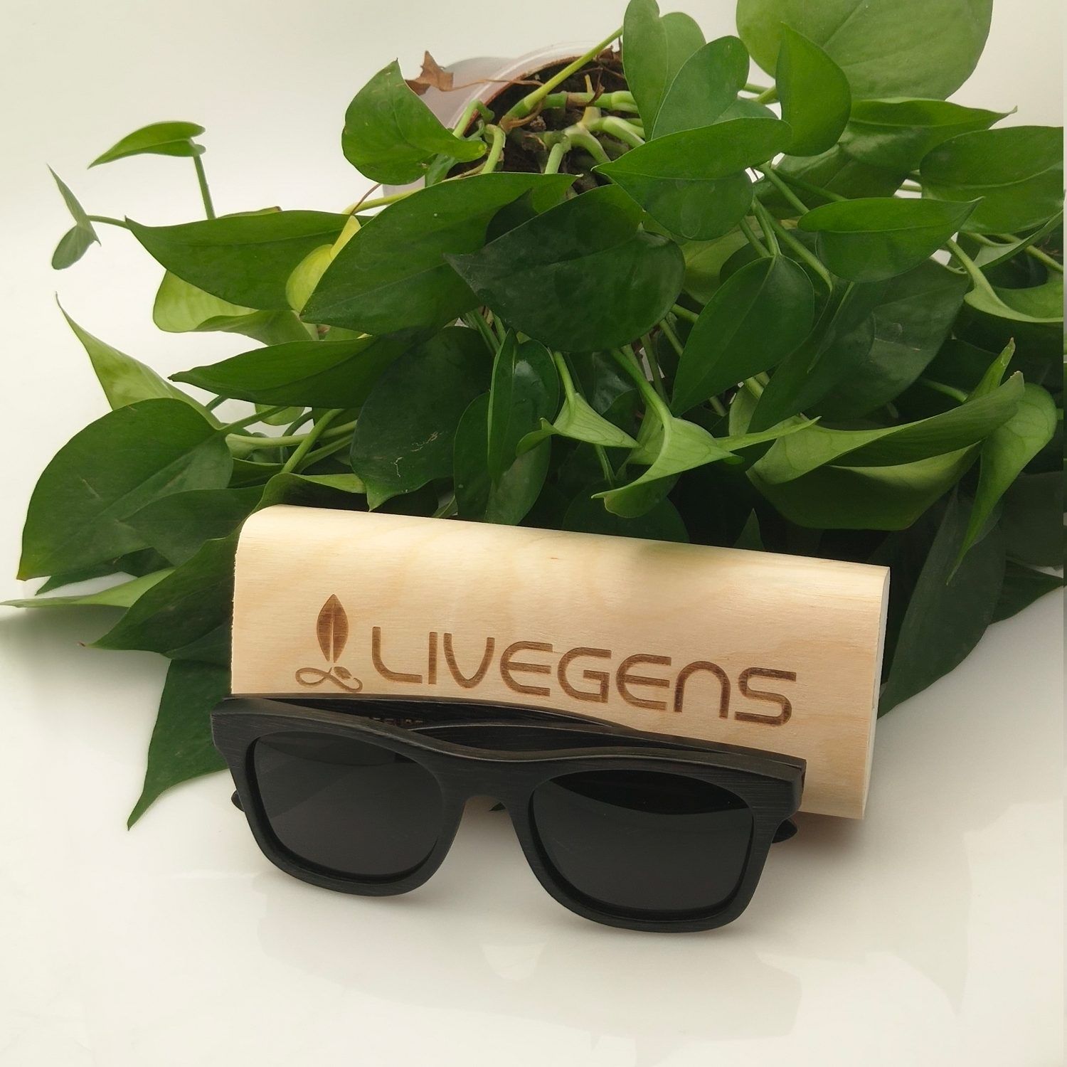 gafas de sol de bambú Livegens Blackpeak oscuras montura clásica sostenibles unisex