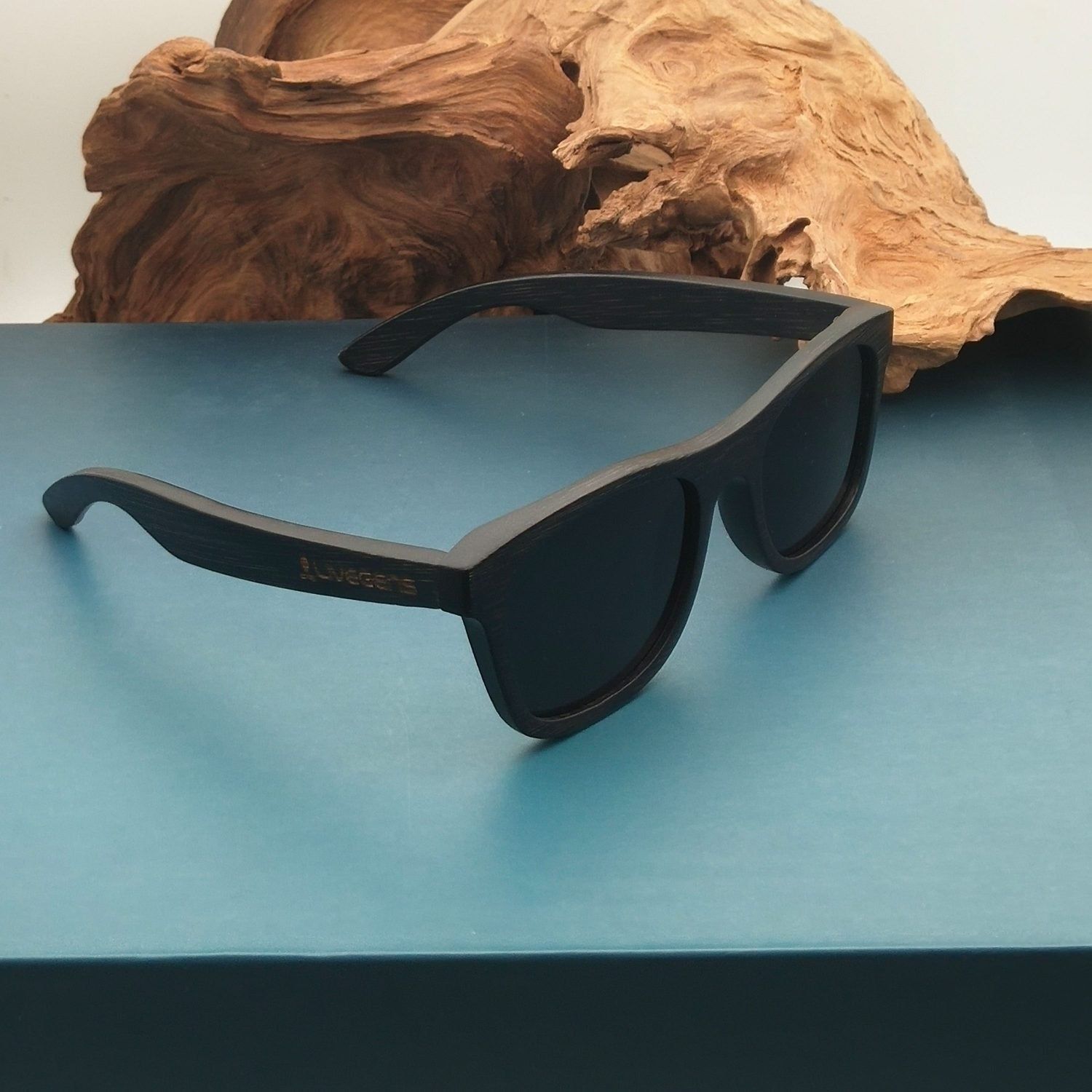 gafas de sol de bambú Livegens Blackpeak oscuras montura clásica sostenibles unisex